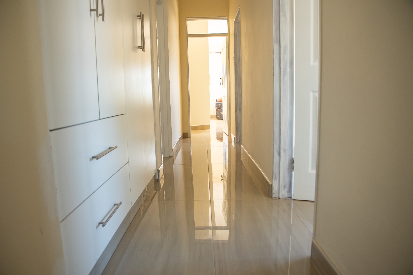Luxurious 3 Bedroomed Townhouses in Hillside To-Let