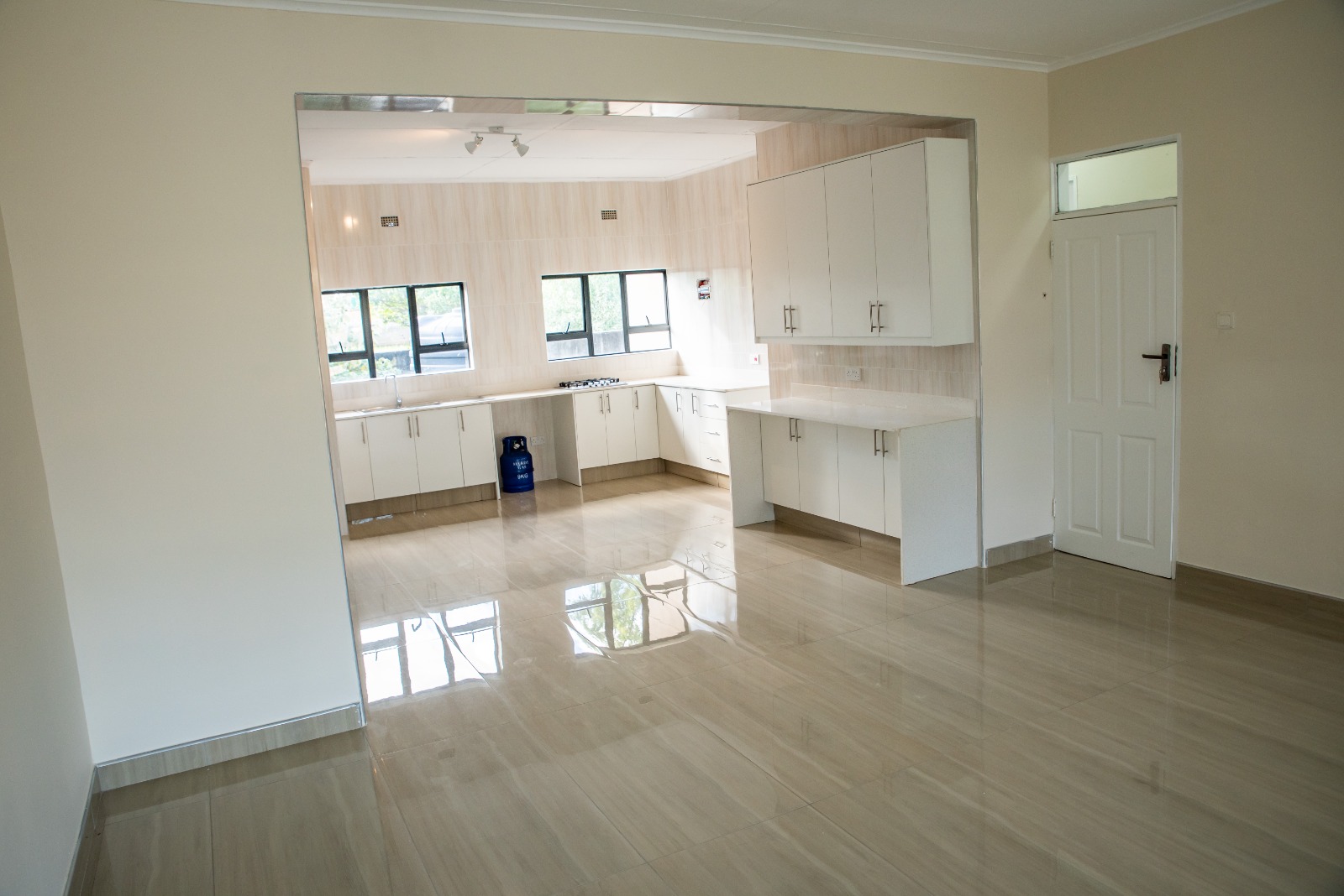 Luxurious 3 Bedroomed Townhouses in Hillside To-Let