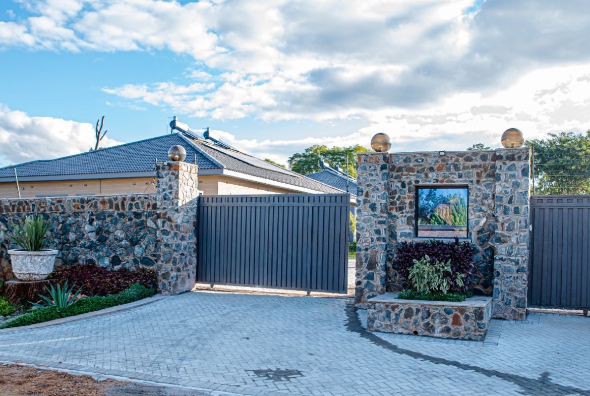 Luxurious 3 Bedroomed Townhouses in Hillside To-Let