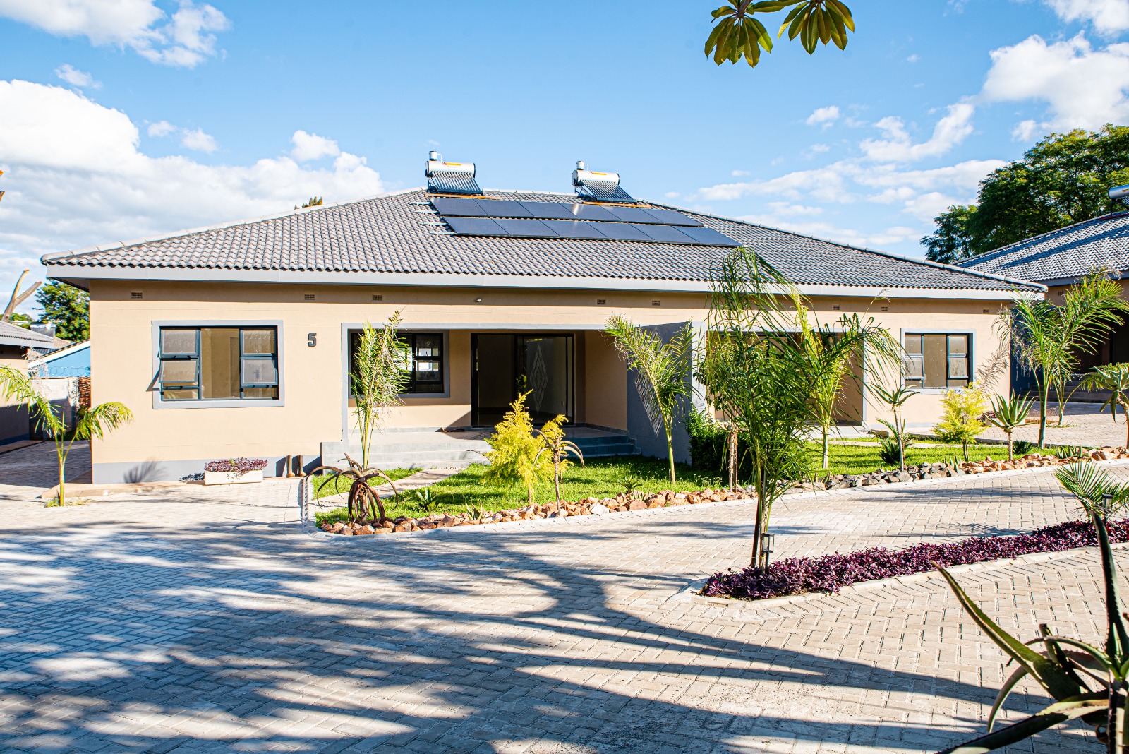 Luxurious 3 Bedroomed Townhouses in Hillside To-Let