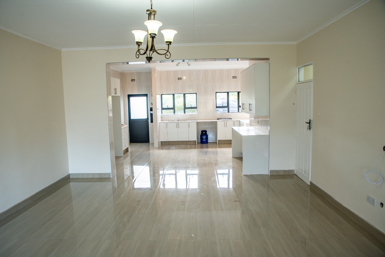 Luxurious 3 Bedroomed Townhouses in Hillside To-Let