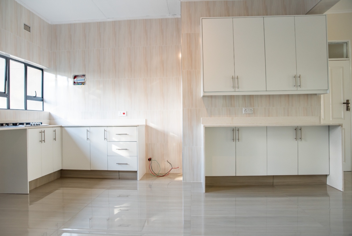 Luxurious 3 Bedroomed Townhouses in Hillside To-Let