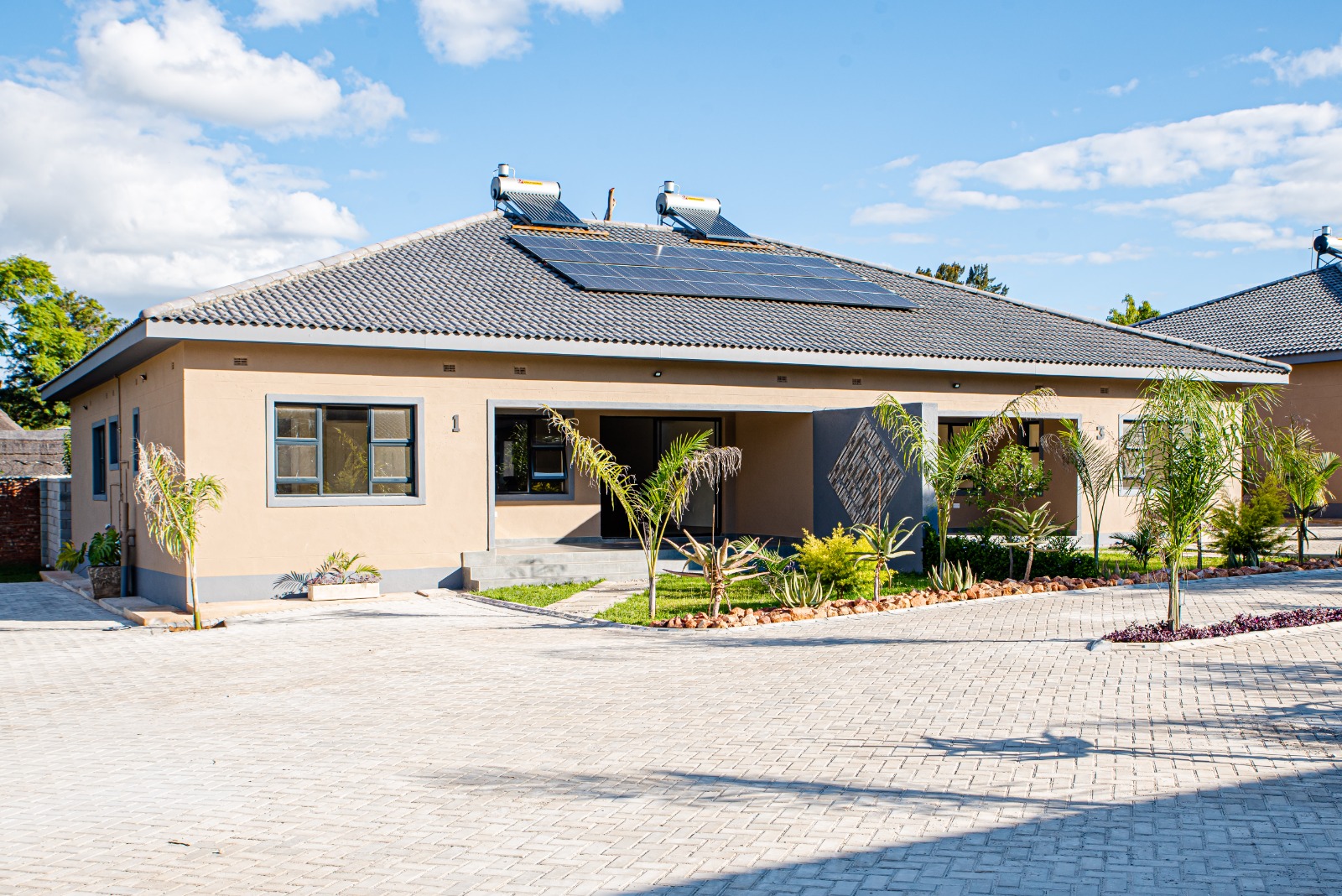 Luxurious 3 Bedroomed Townhouses in Hillside To-Let