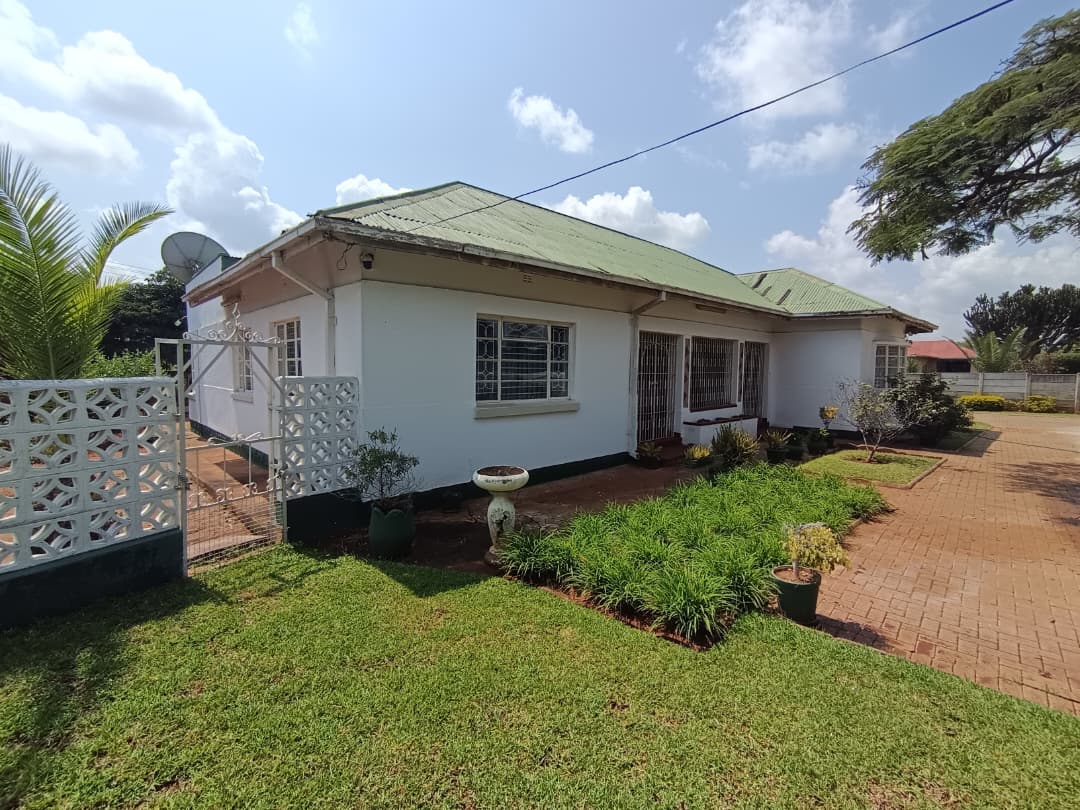 WhatsApp Image 2026-04-08 at 07.07.41 Prime Commercial Property on 25th Avenue Famona to rent