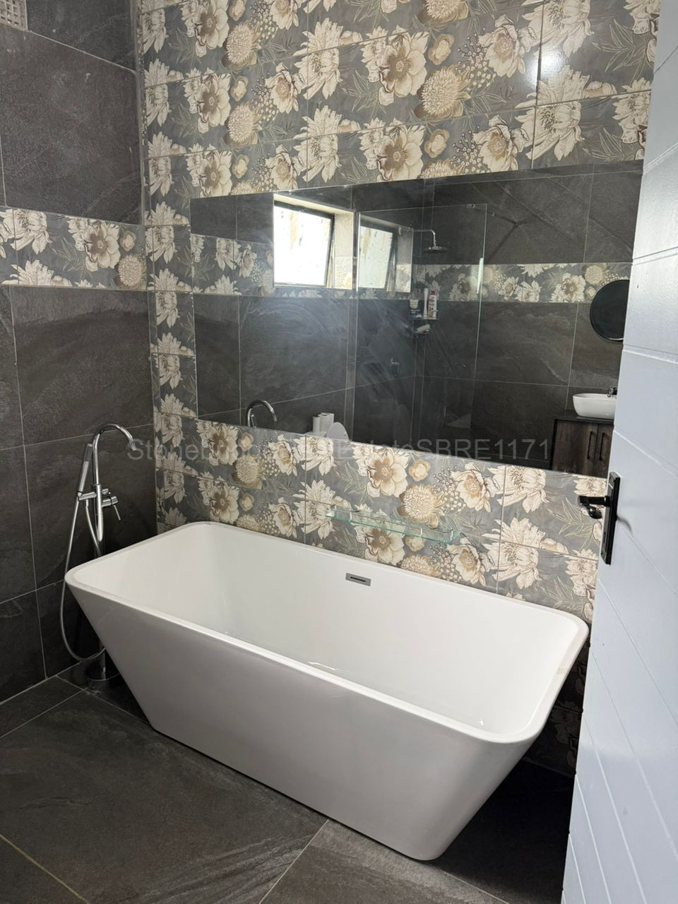 WhatsApp Image 2026-04-28 at 02.00.50 Modern 3 Bedroomed Townhouse in Burnside for sale