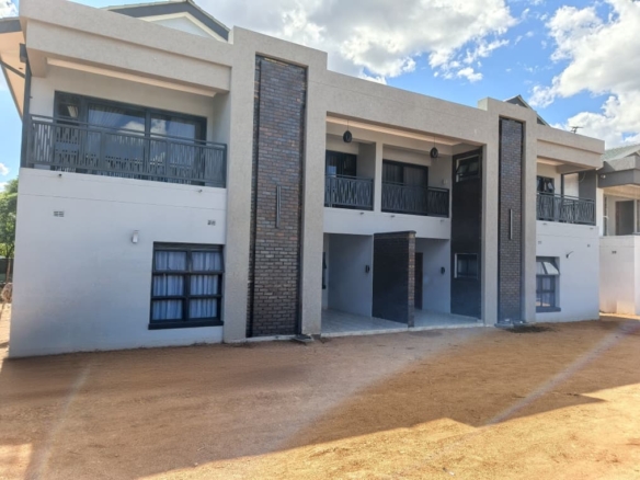 Modern 5 Bedroomed Double Storey Air BnB in Hillside