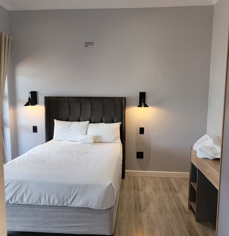 Modern 5 Bedroomed Double Storey Air BnB in Hillside
