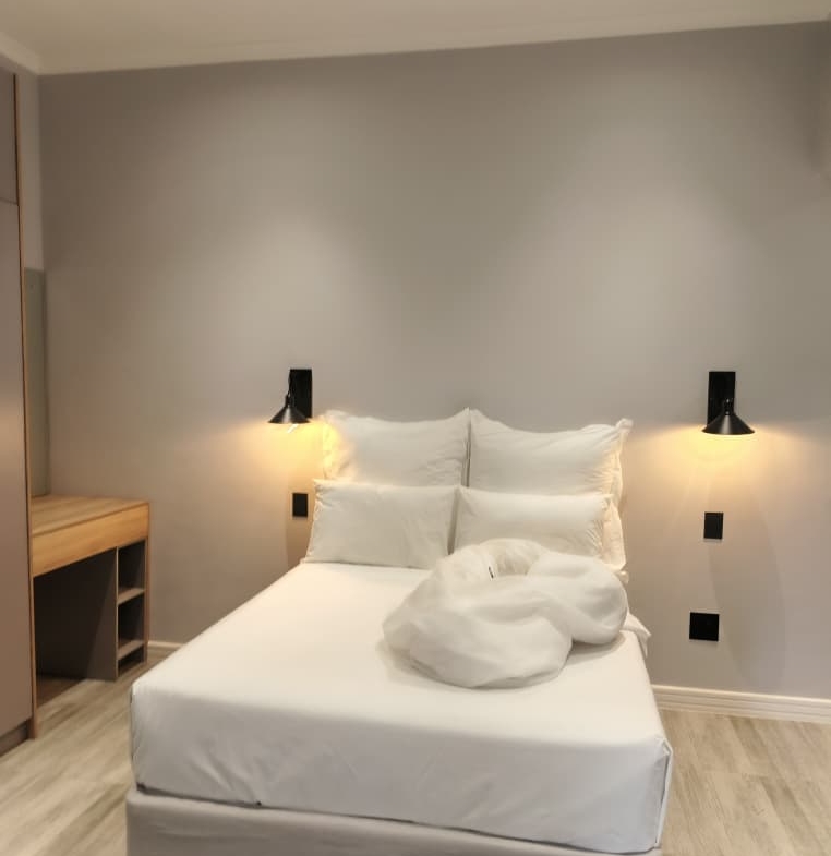 Modern 5 Bedroomed Double Storey Air BnB in Hillside