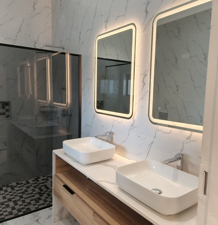 Modern 5 Bedroomed Double Storey Air BnB in Hillside