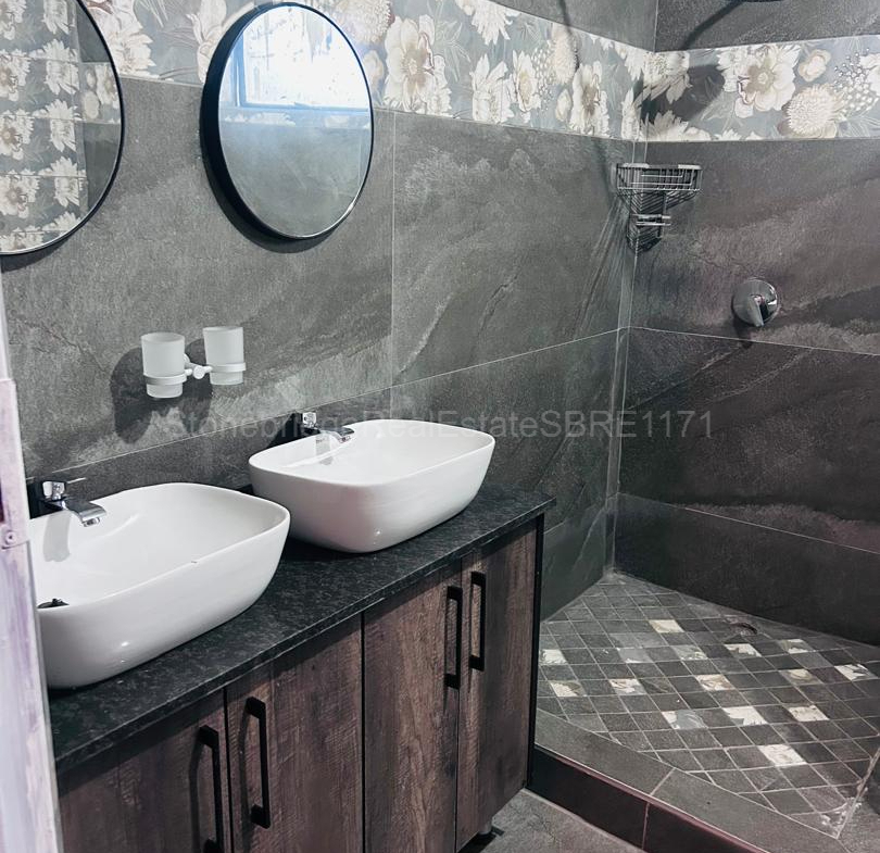 Modern 3 Bedroomed Townhouse in Burnside for sale