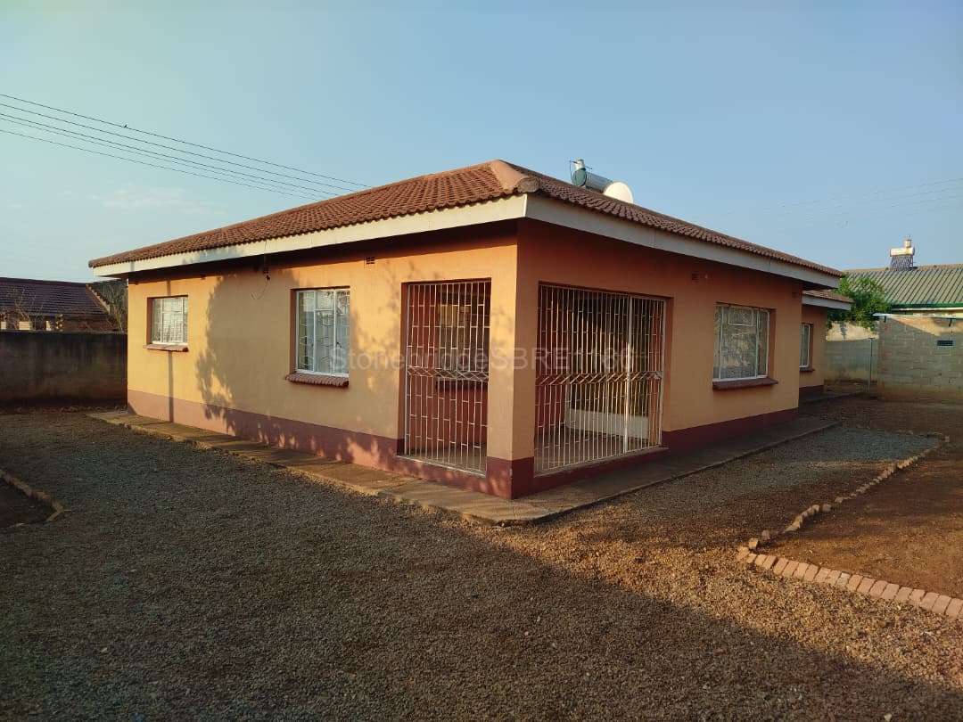 WhatsApp Image 2026-05-11 at 11.10.04 4 Bedroomed House in Mahatshula for sale