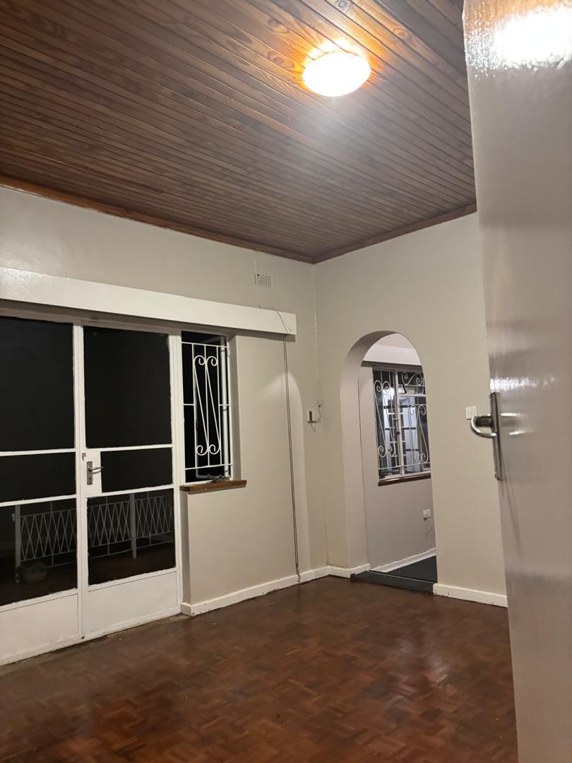 WhatsApp Image 2026-05-21 at 11.31.18 Double Storey House in Highlands Harare to rent