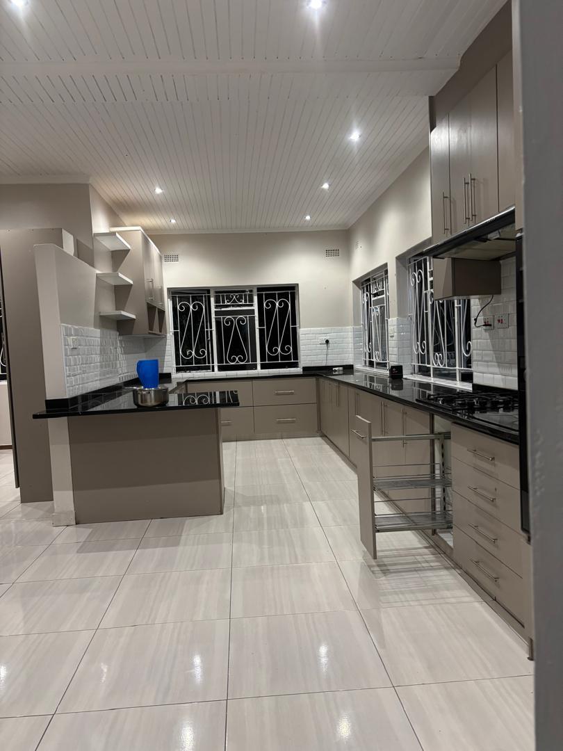 WhatsApp Image 2026-05-21 at 11.31.27 Double Storey House in Highlands Harare to rent