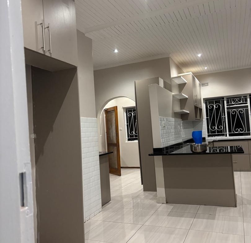 Double Storey House in Highlands Harare to rent