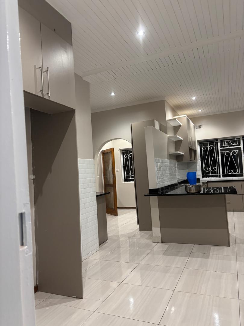 WhatsApp Image 2026-05-21 at 11.31.277 Double Storey House in Highlands Harare to rent