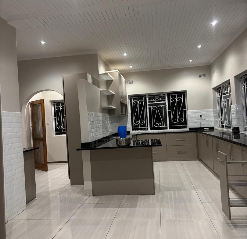 Double Storey House in Highlands Harare to rent