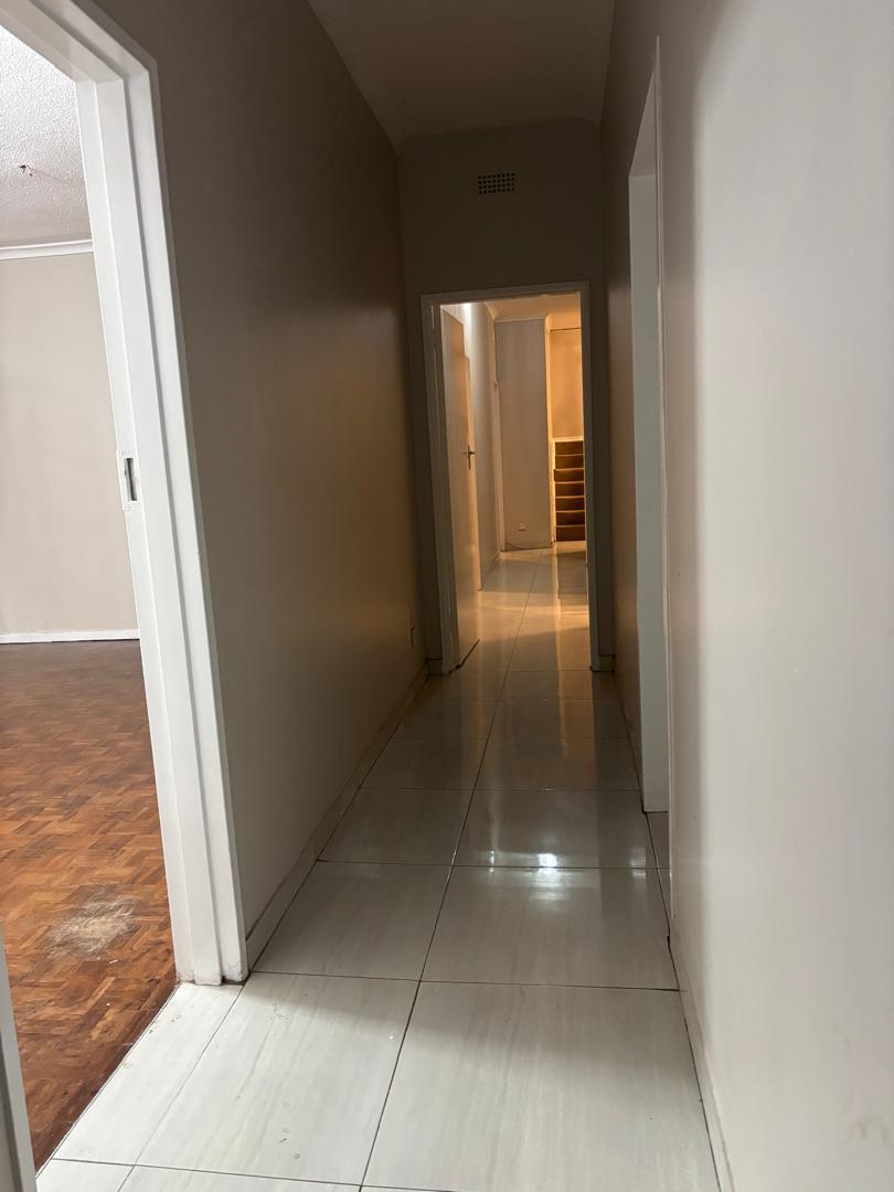 WhatsApp Image 2026-05-21 at 11.31.29 Double Storey House in Highlands Harare to rent