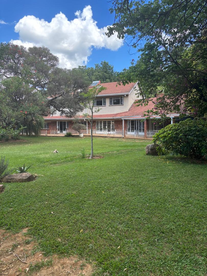 WhatsApp Image 2026-05-21 at 11.39.01 Double Storey House in Highlands Harare to rent