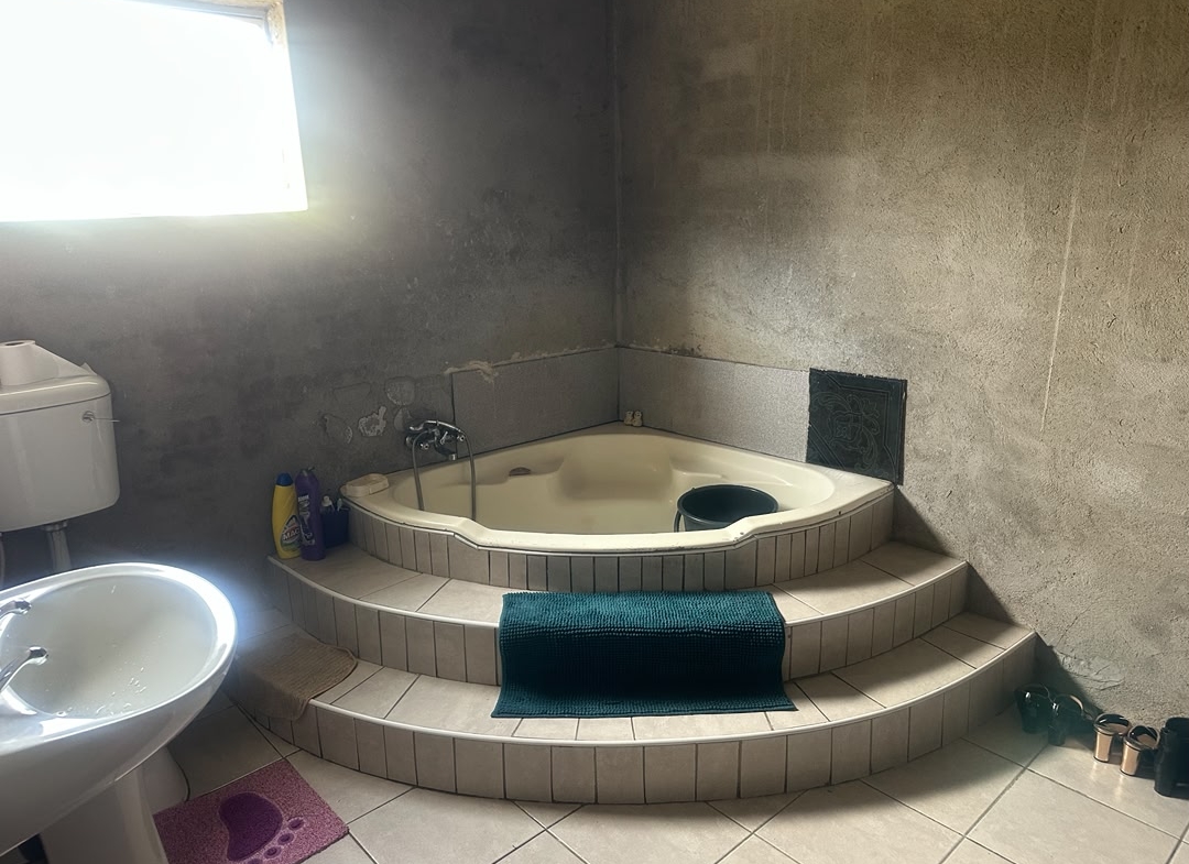 6 Bedroomed House in Burnside for sale