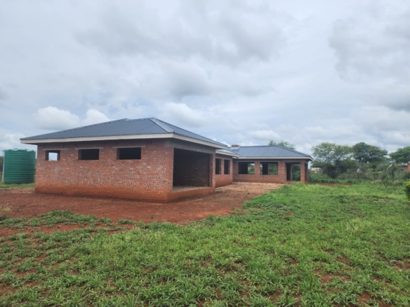 Incomplete 4 Bedroomed house in Woodville Park for sale