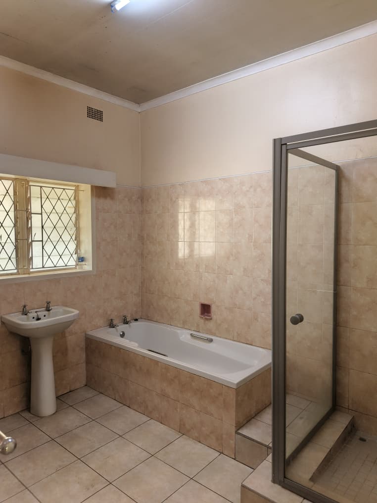 WhatsApp Image 2026-06-11 at 12.14.51 Prime 3 Bedroomed house in Bradfield to rent