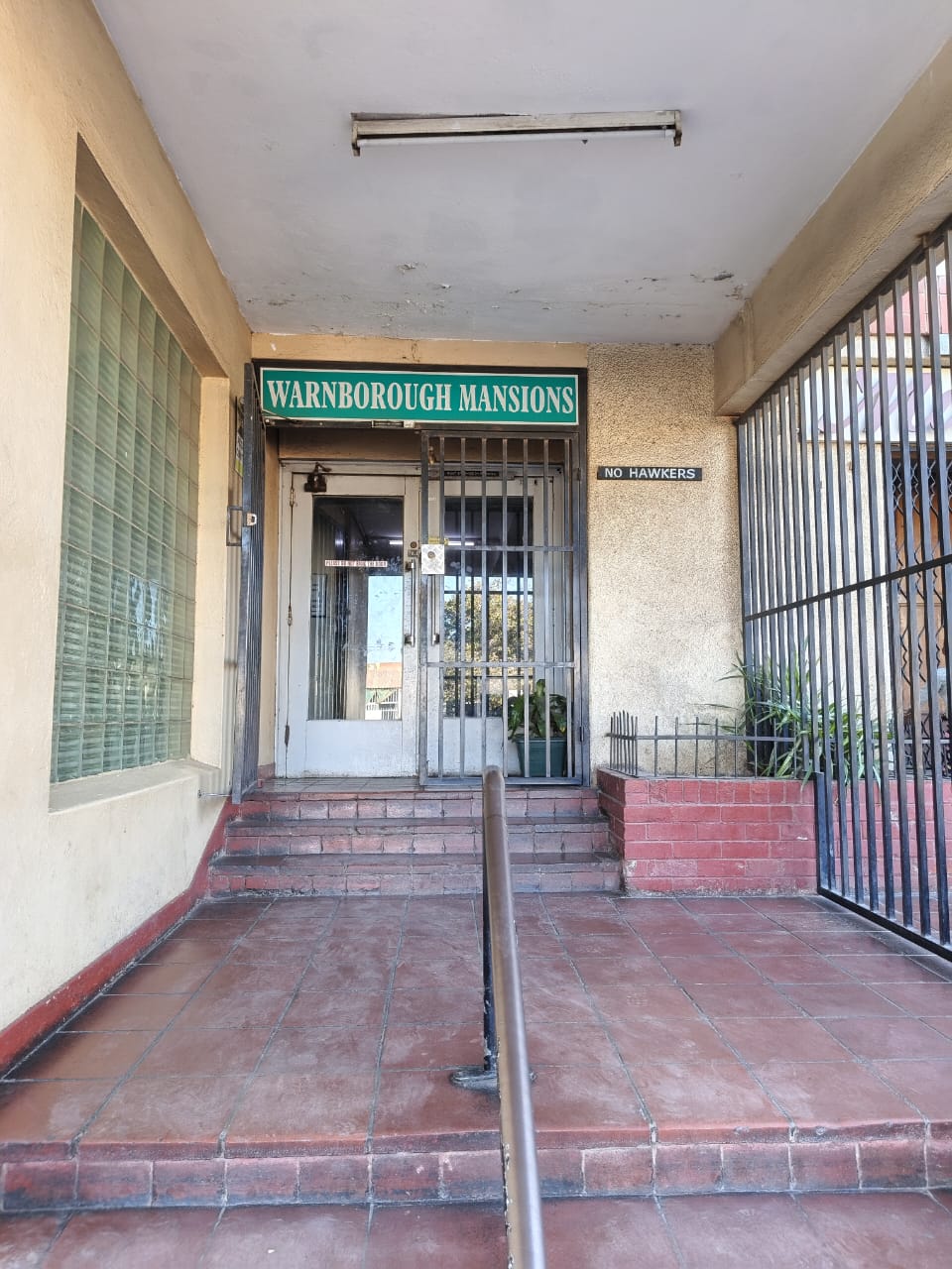 WhatsApp Image 2026-06-16 at 10.57.4gg1 1 Bedroomed Flat in Bulawayo CBD to rent