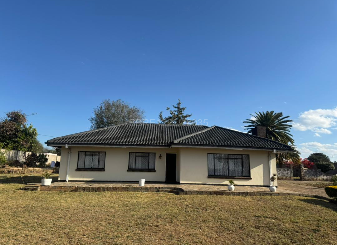 2 Bedroomed house in Manningdale set on an Acre for sale
