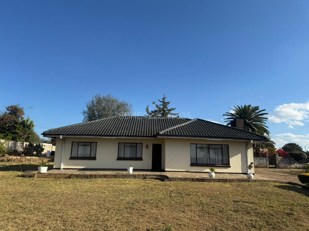 WhatsApp Image 2026-06-22 at 09.17.54 2 Bedroomed house in Manningdale set on an Acre for sale