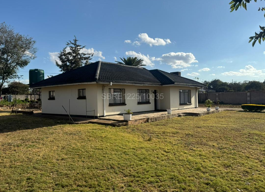2 Bedroomed house in Manningdale set on an Acre for sale