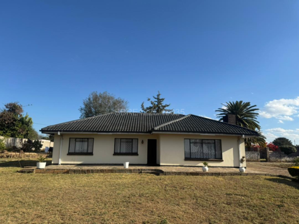 2 Bedroomed house in Manningdale set on an Acre for sale