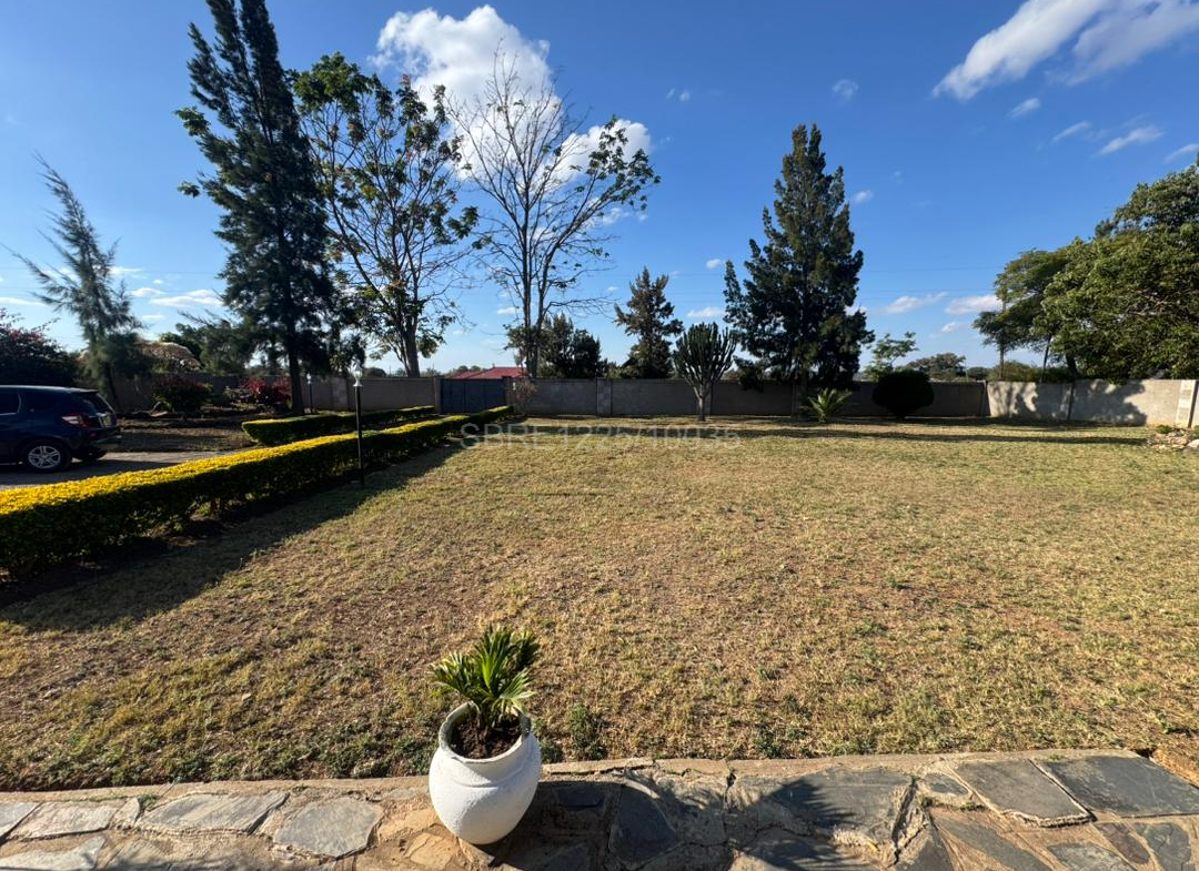2 Bedroomed house in Manningdale set on an Acre for sale