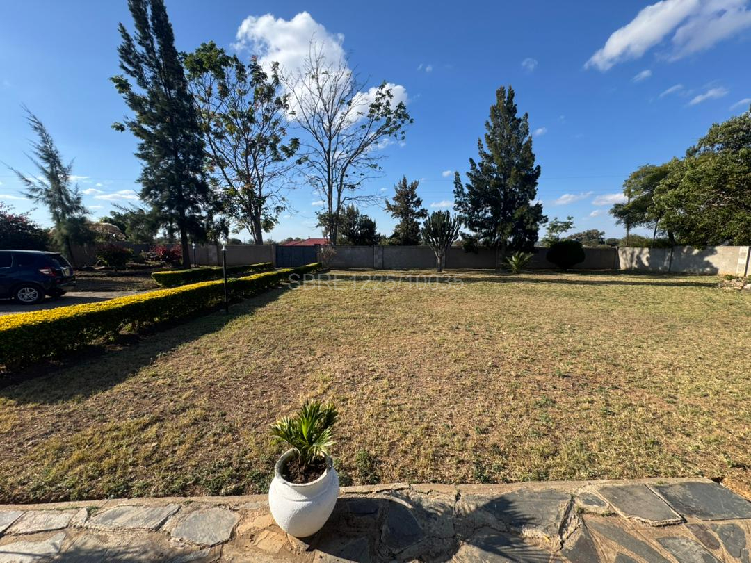WhatsApp Image 2026-06-22 at 09.18.22 2 Bedroomed house in Manningdale set on an Acre for sale