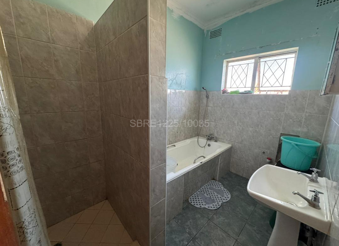 2 Bedroomed house in Manningdale set on an Acre for sale