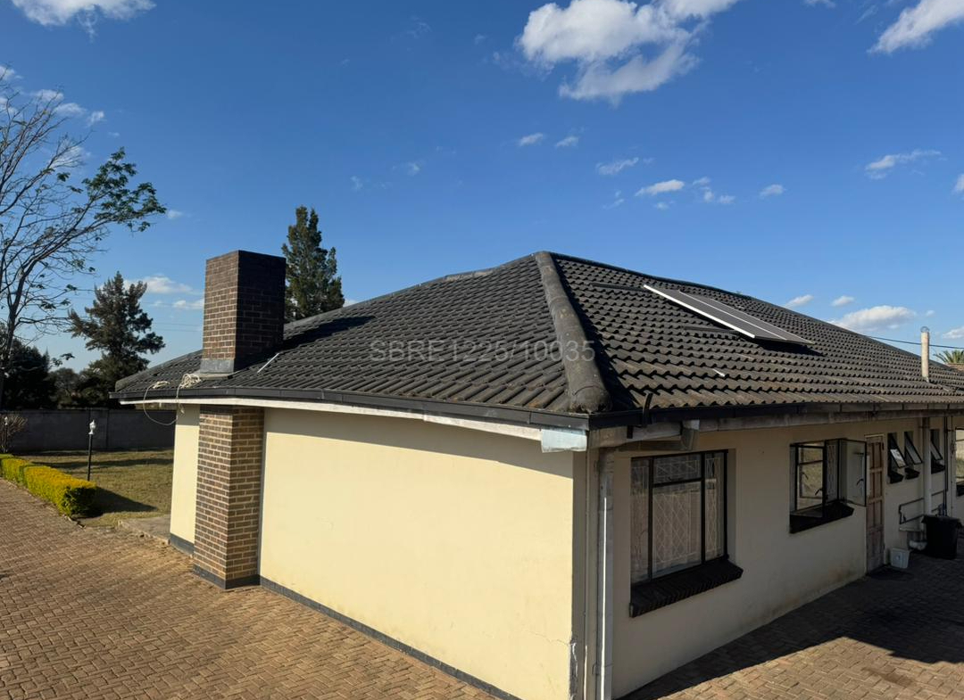 2 Bedroomed house in Manningdale set on an Acre for sale