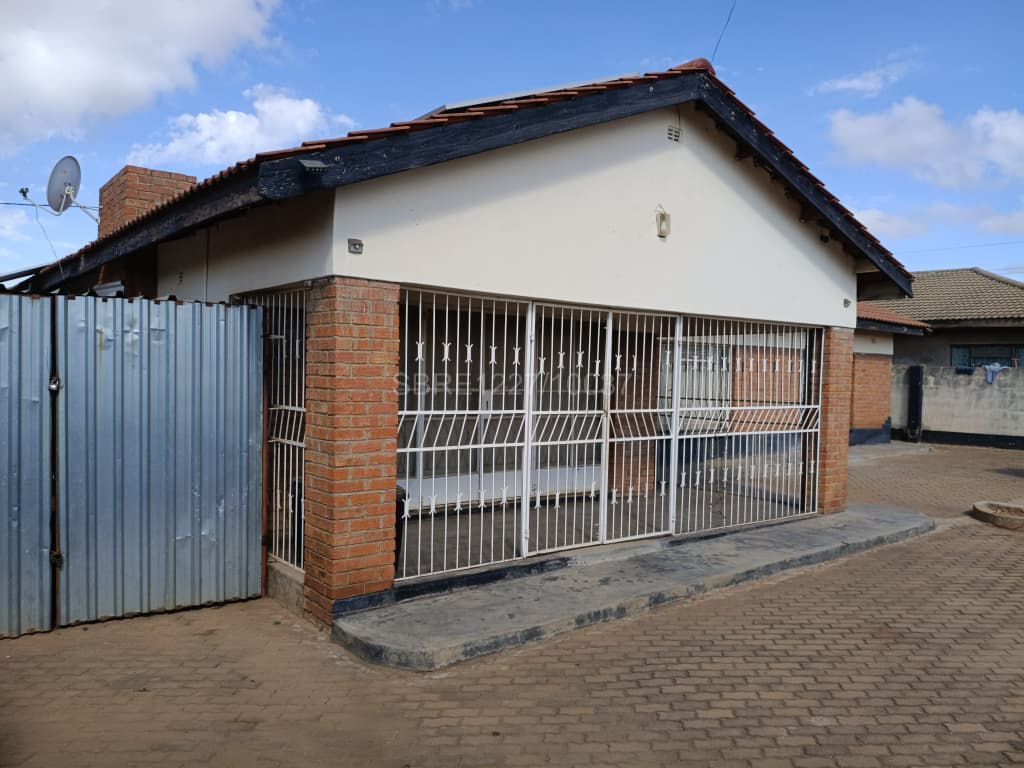 3 Bedroomed House in Mahatshula for sale