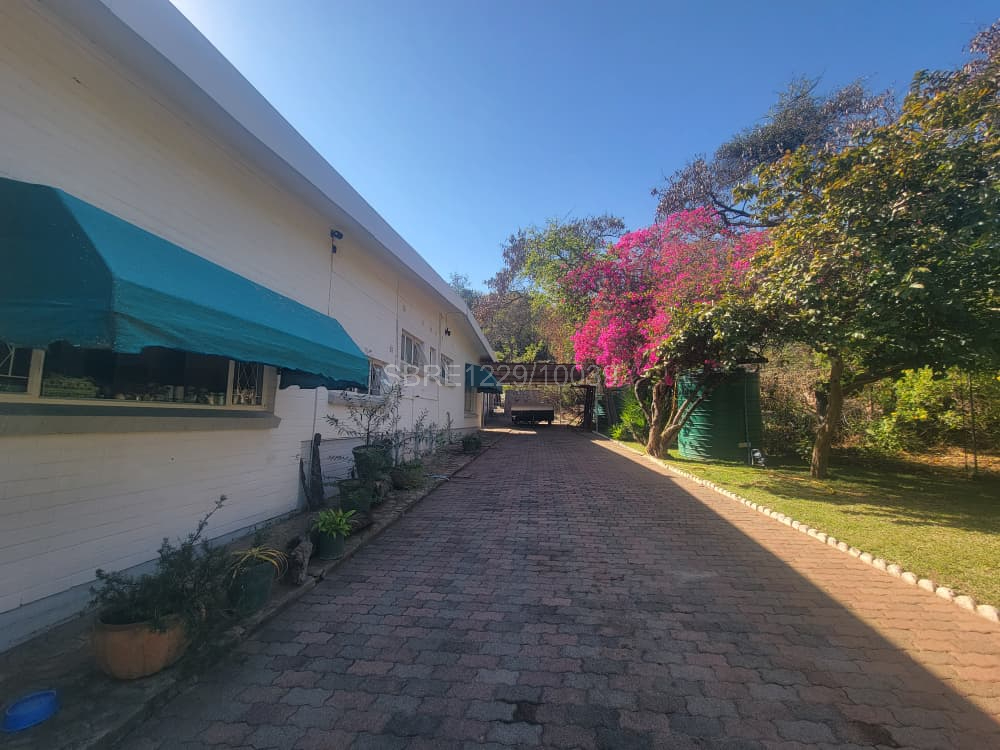 Beautiful 4 bedroomed house in Hillside for sale