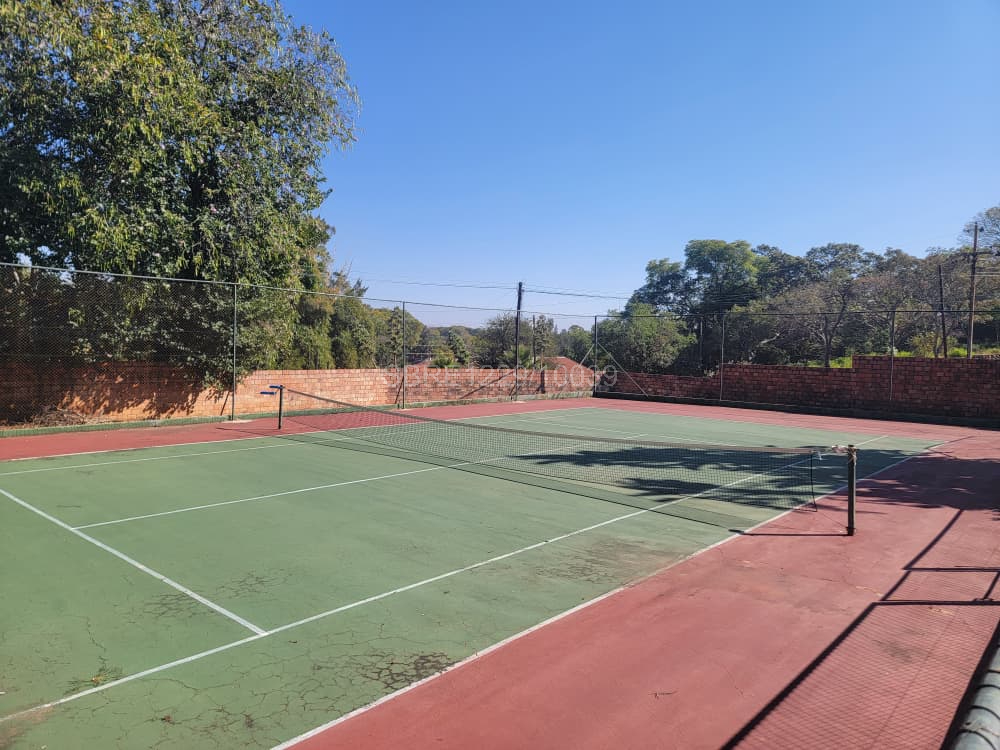 Beautiful 4 bedroomed house in Hillside for sale