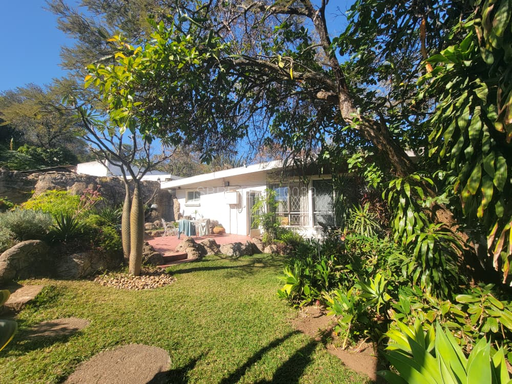 Beautiful 4 bedroomed house in Hillside for sale