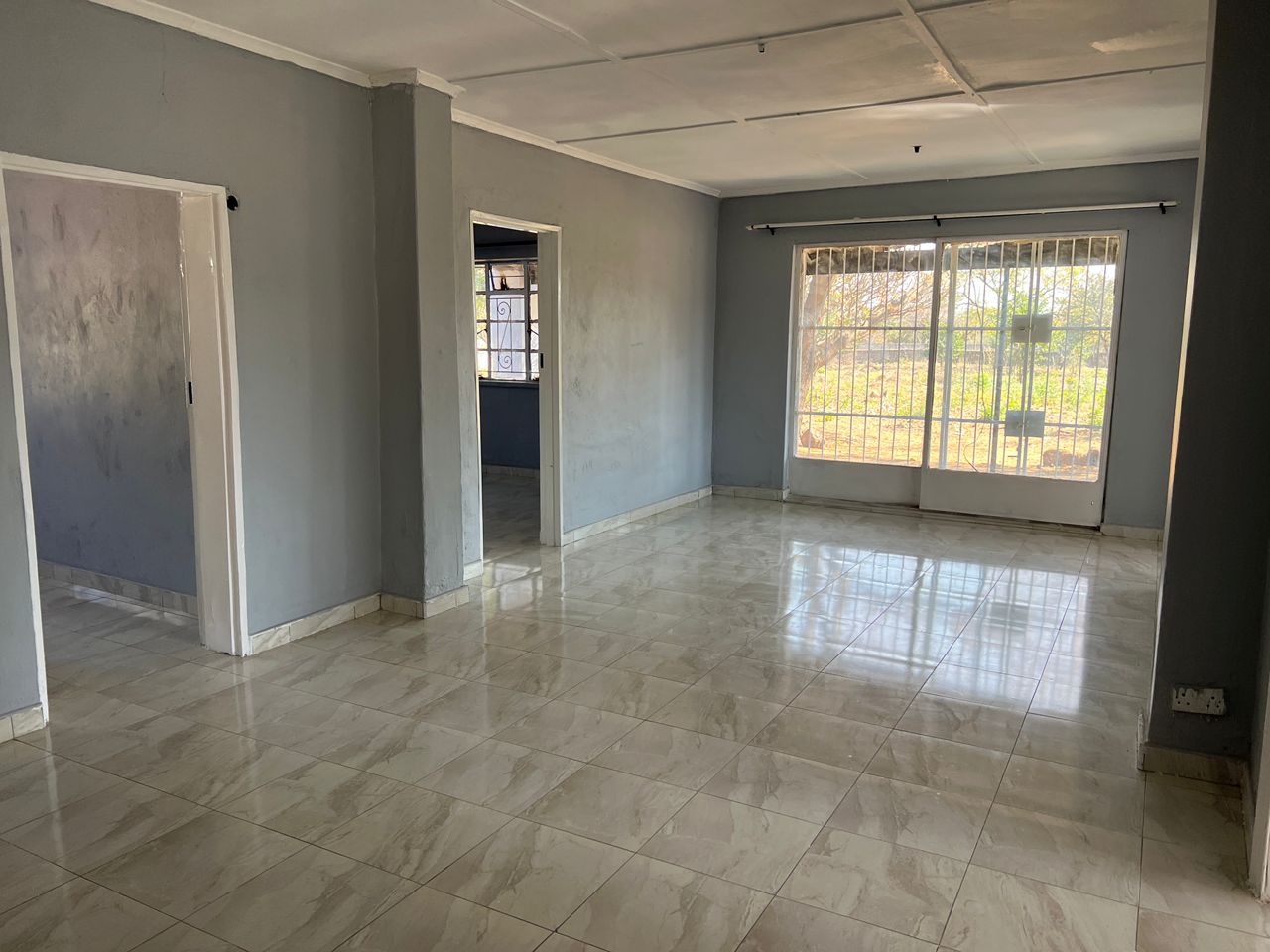 5 Bedroomed House in Hillside For Rental