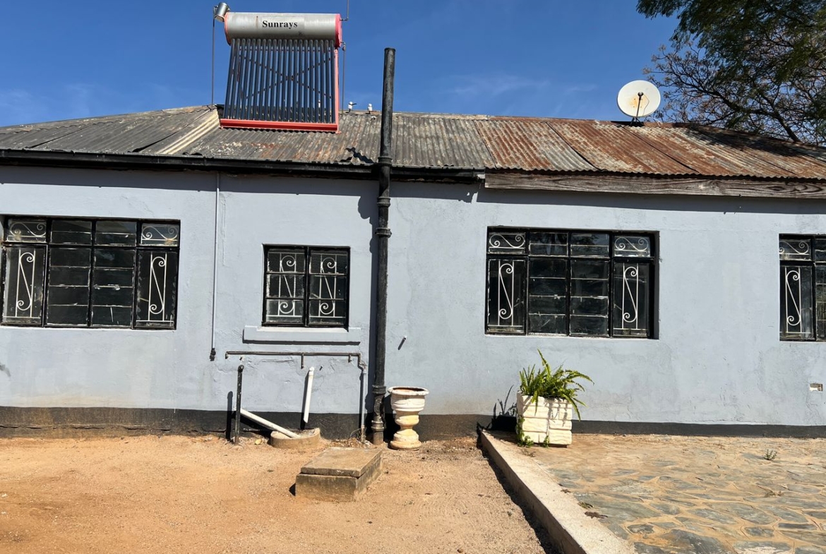 5 Bedroomed House in Hillside For Rental