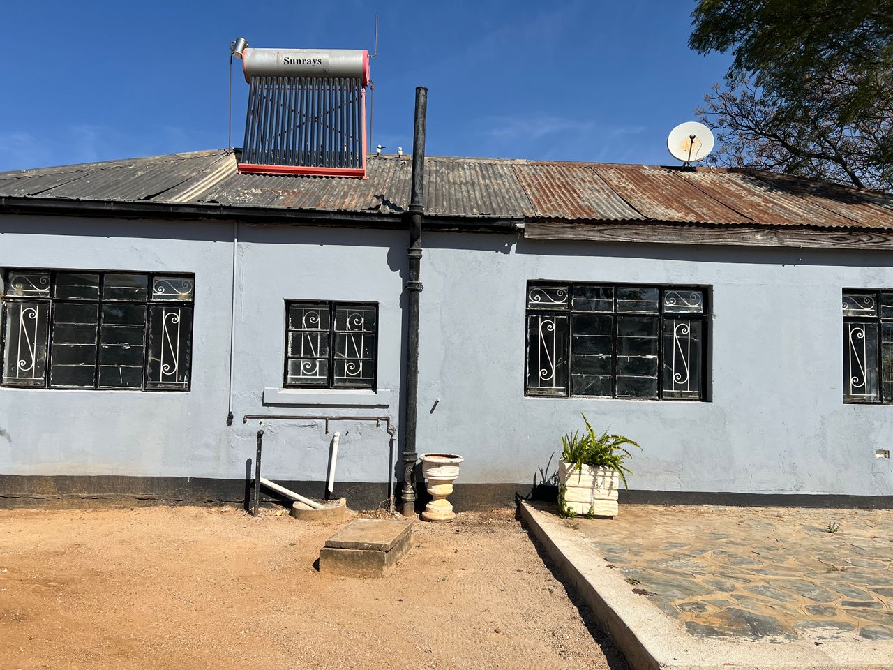 5 Bedroomed House in Hillside For Rental