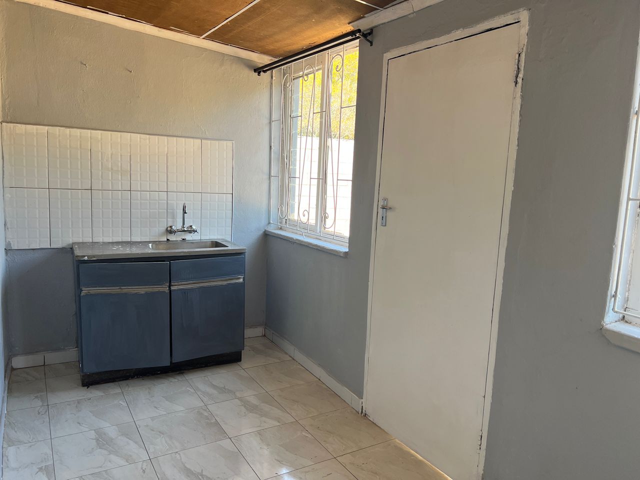 5 Bedroomed House in Hillside For Rental