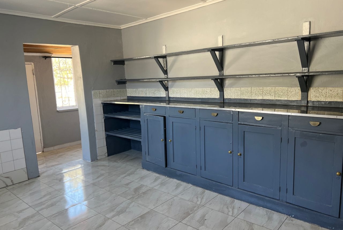 5 Bedroomed House in Hillside For Rental
