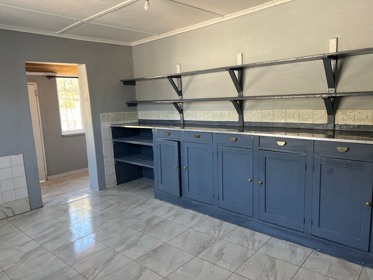 5 Bedroomed House in Hillside For Rental