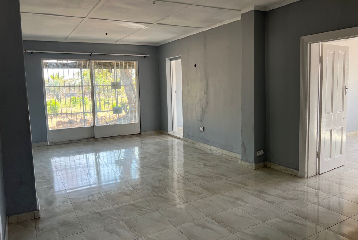 5 Bedroomed House in Hillside For Rental