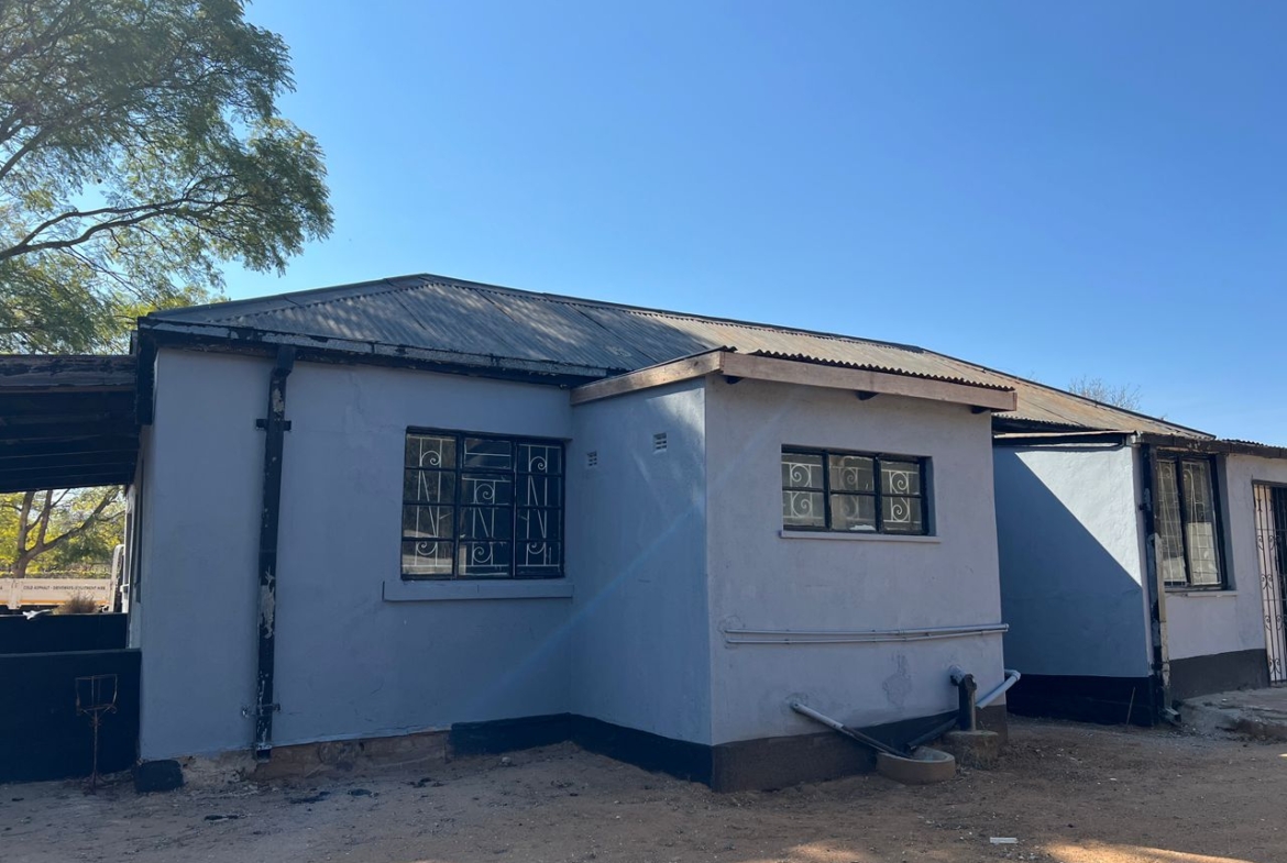 5 Bedroomed House in Hillside For Rental