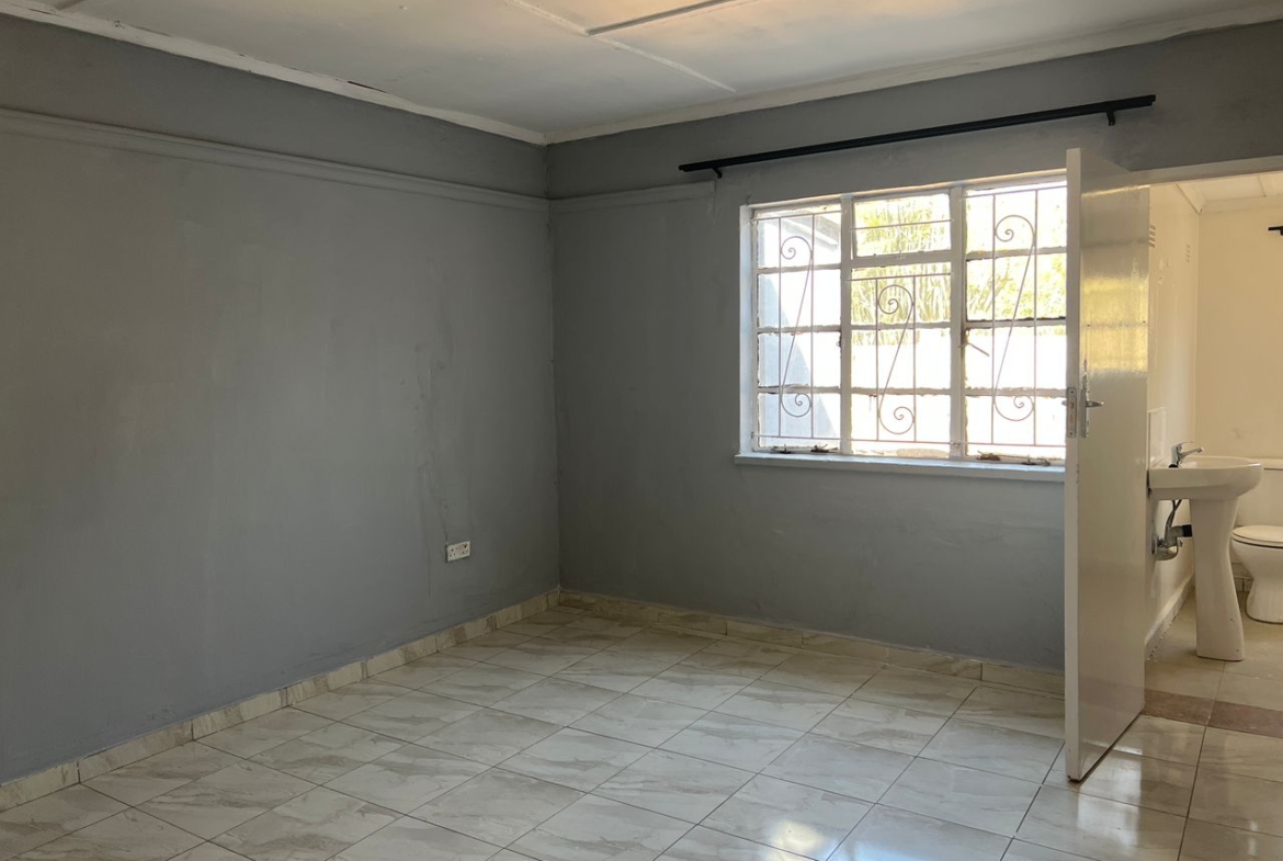 5 Bedroomed House in Hillside For Rental