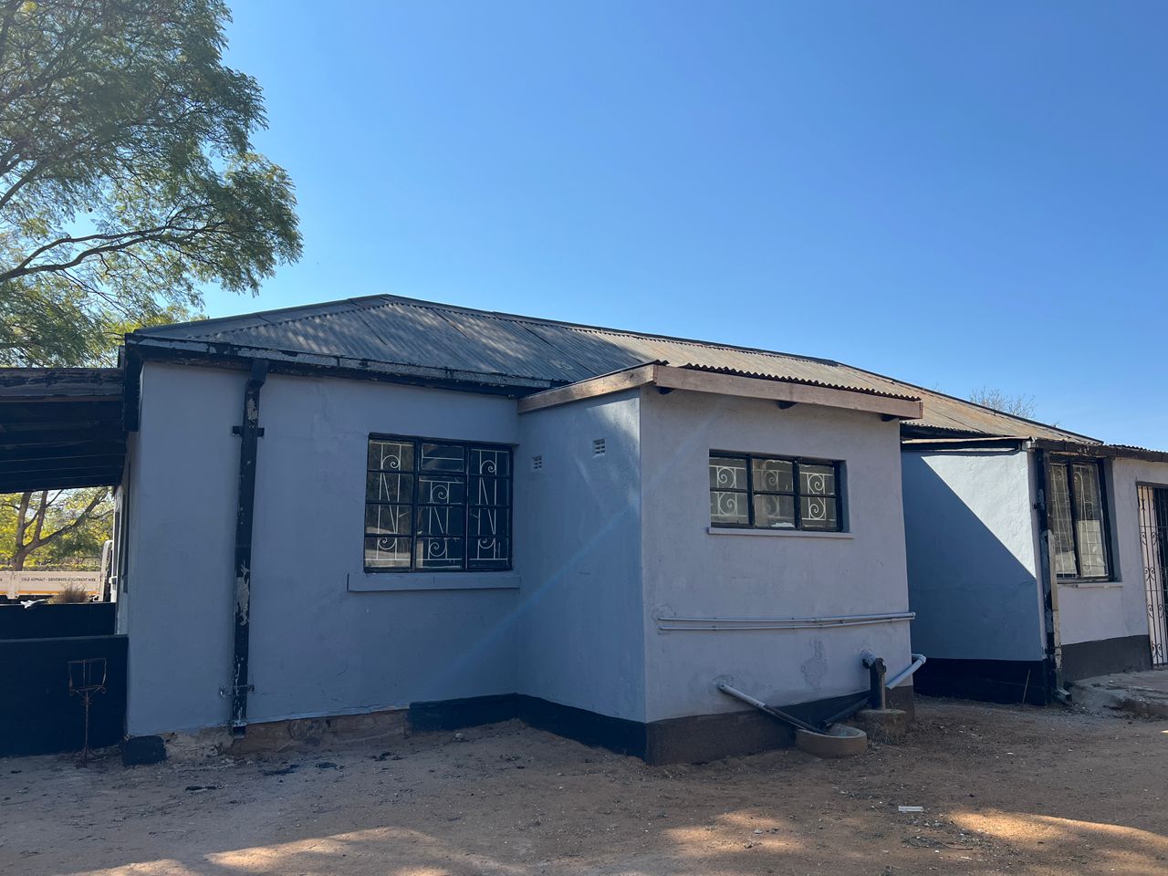 5 Bedroomed House in Hillside For Rental