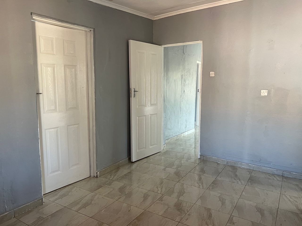 5 Bedroomed House in Hillside For Rental
