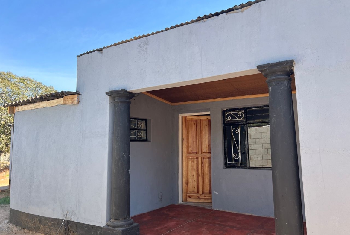 5 Bedroomed House in Hillside For Rental